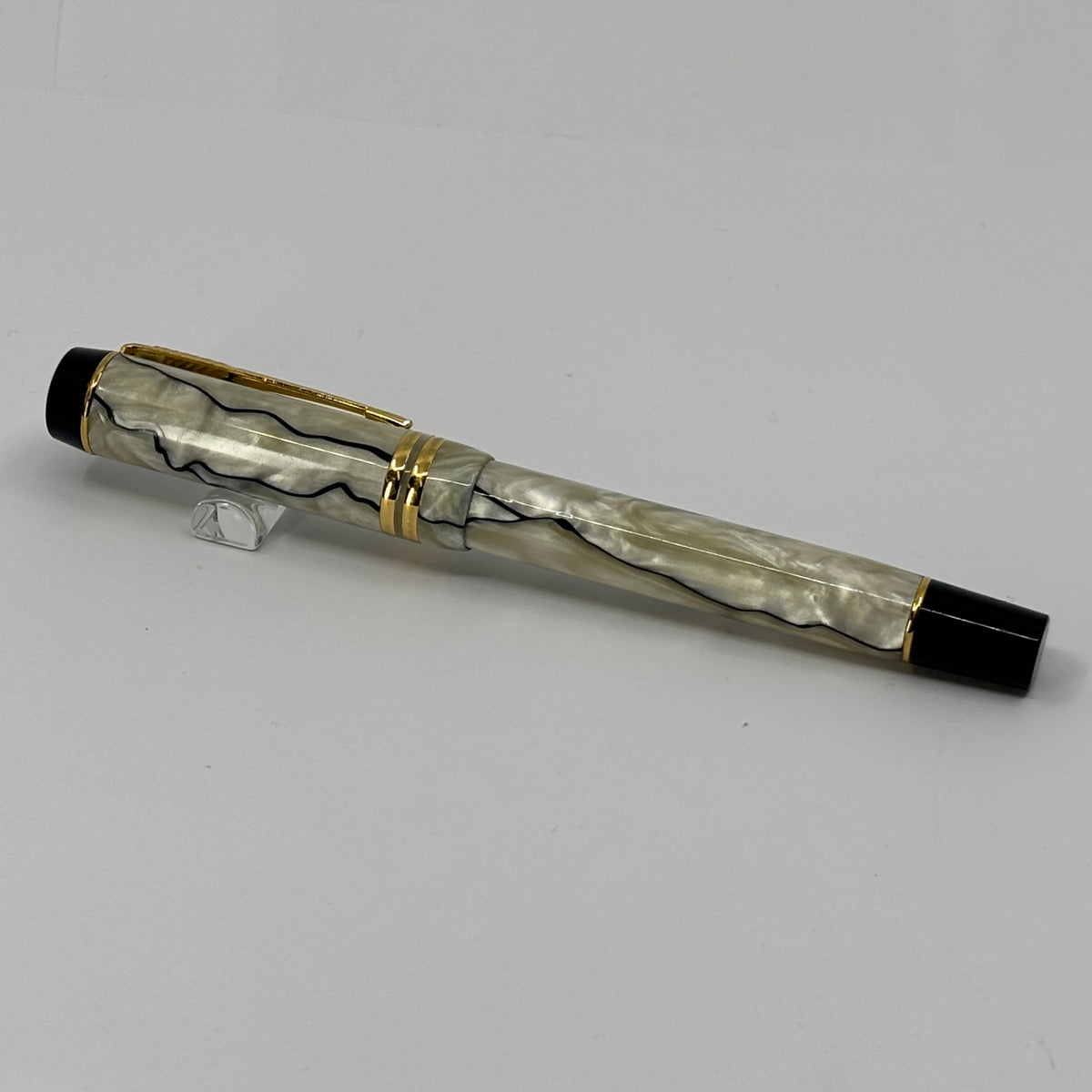 Parker Duofold International (Standard Size) Pearl & Black Fountain Pen - Broad 18kt Gold Nib