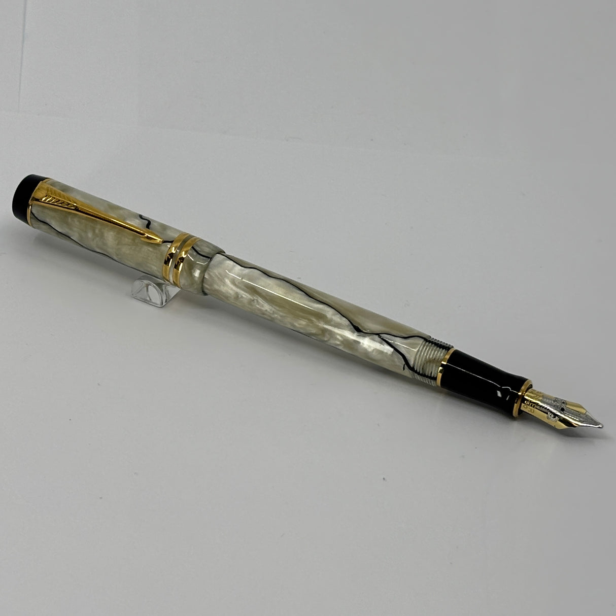Parker Duofold International (Standard Size) Pearl & Black Fountain Pen - Broad 18kt Gold Nib