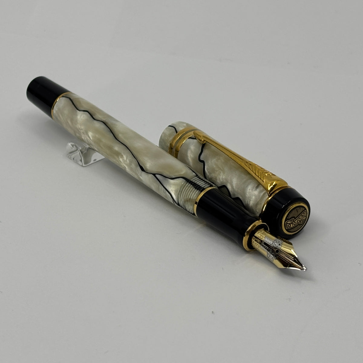 Parker Duofold International (Standard Size) Pearl & Black Fountain Pen - Broad 18kt Gold Nib
