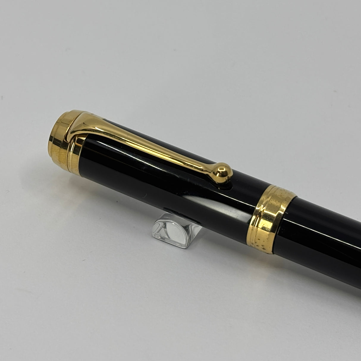 Aurora Black Talentum Fountain Pen - Medium 14kt Gold Nib
