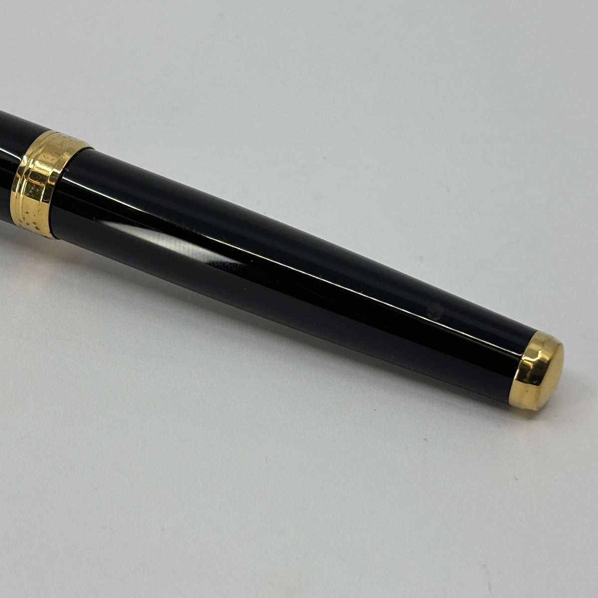 Aurora Black Talentum Fountain Pen - Medium 14kt Gold Nib