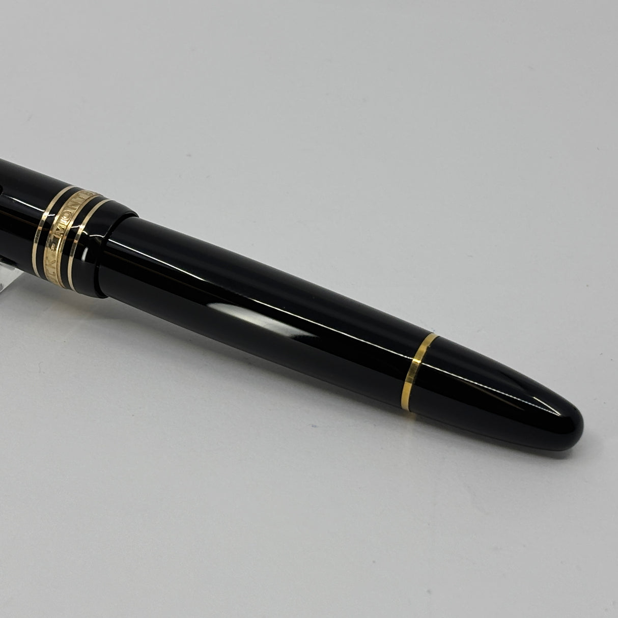 Montblanc #146 Black Resin LeGrand Meisterstuck Fountain Pen - Medium 18kt Gold Nib (Generally Sold with 14kt Nib)