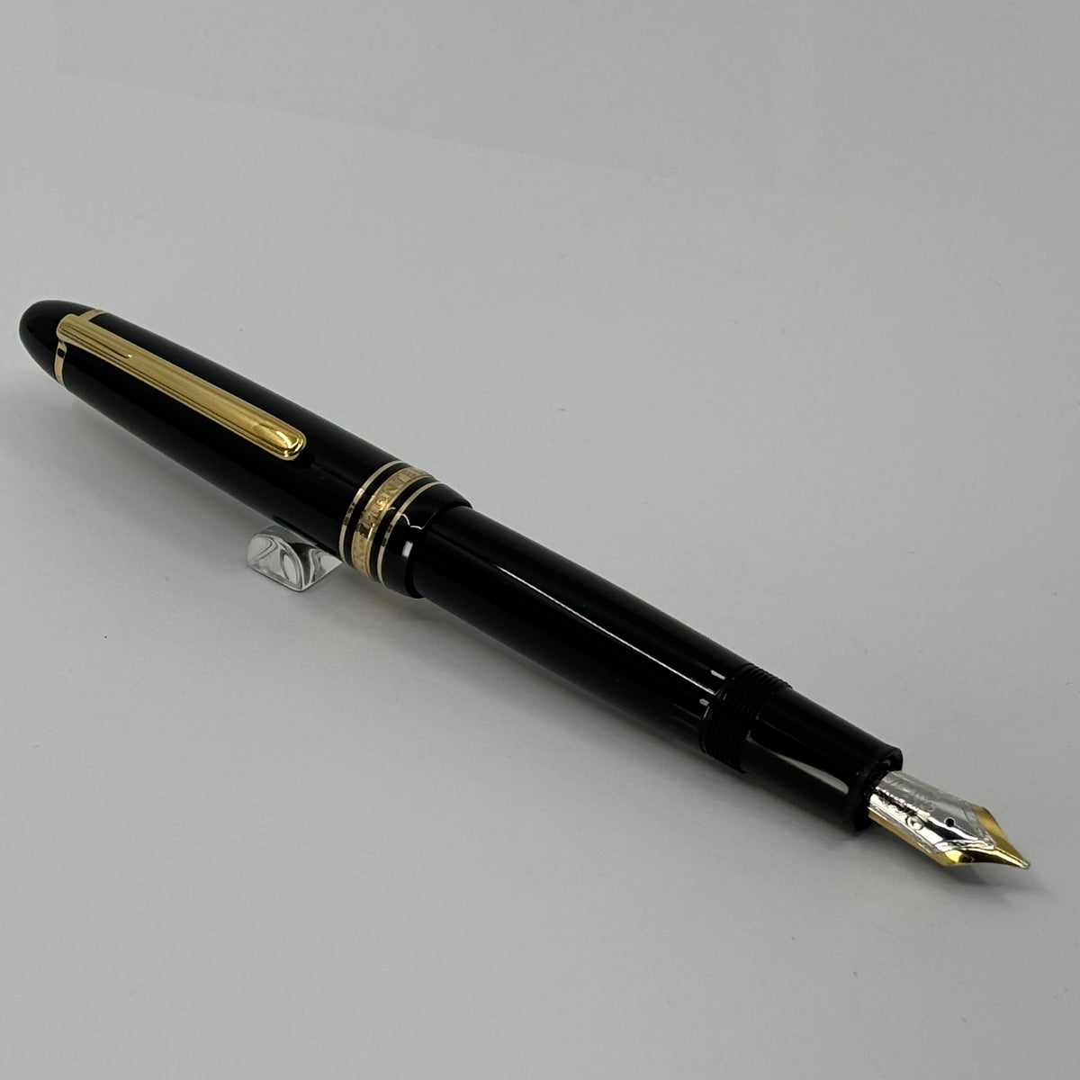 Montblanc #146 Black Resin LeGrand Meisterstuck Fountain Pen - Medium 18kt Gold Nib (Generally Sold with 14kt Nib)