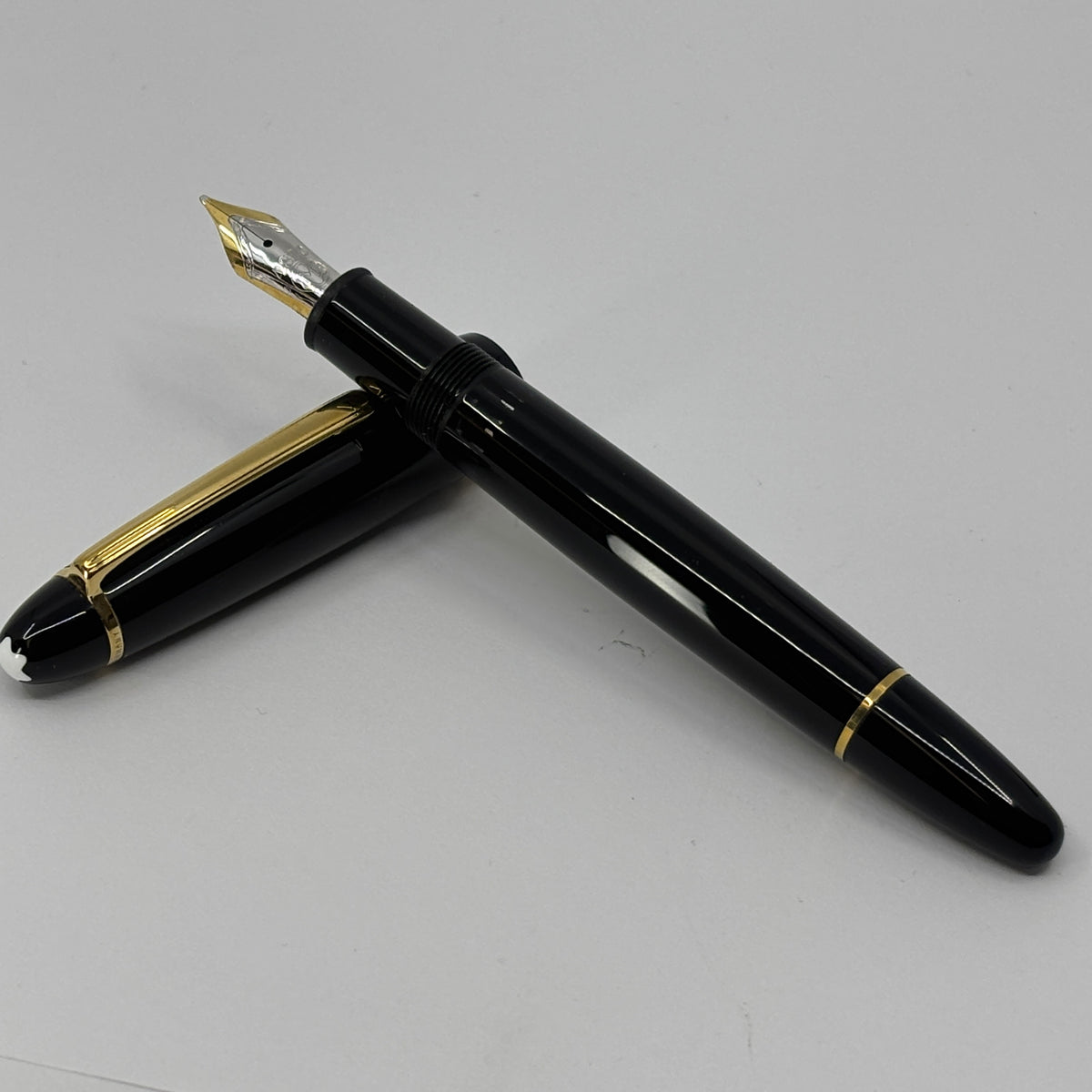 Montblanc #146 Black Resin LeGrand Meisterstuck Fountain Pen - Medium 18kt Gold Nib (Generally Sold with 14kt Nib)