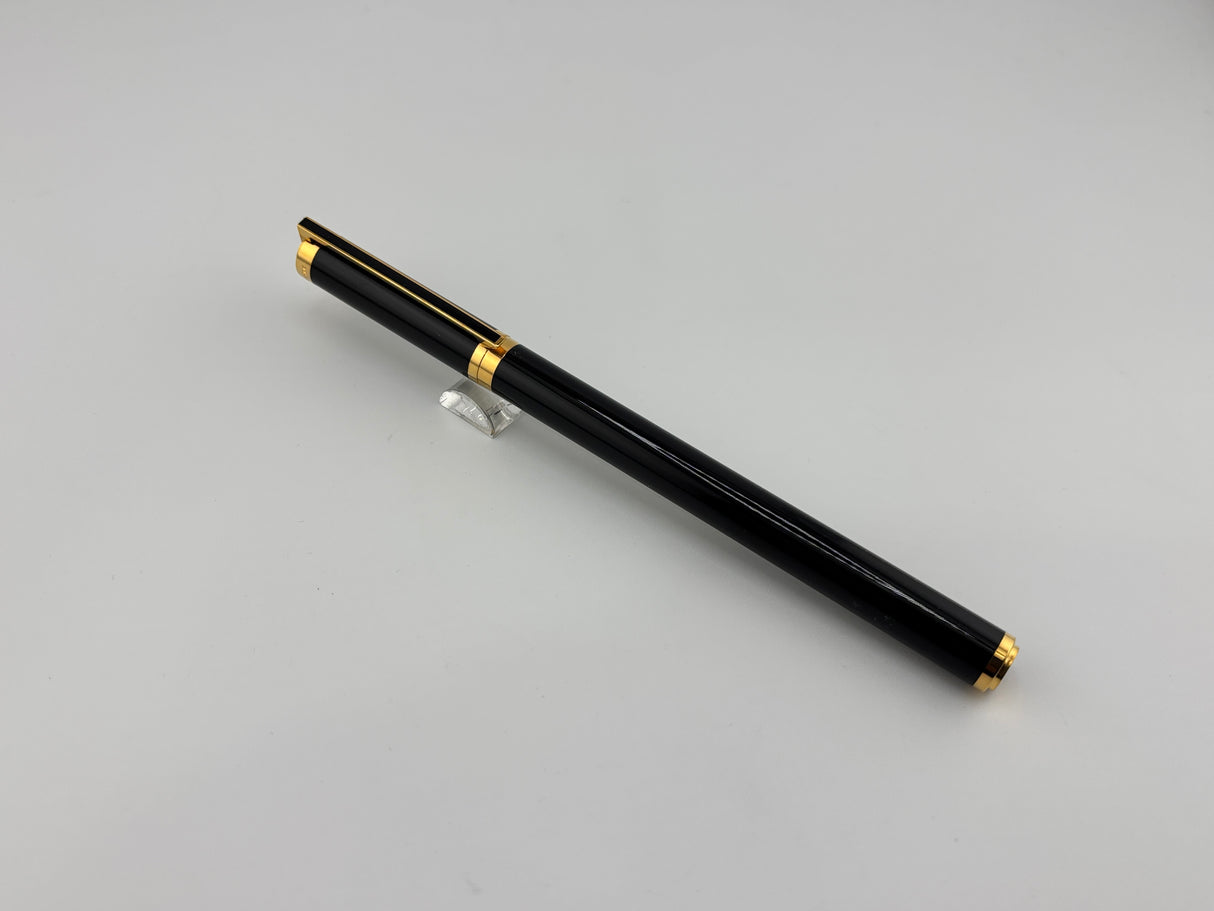 S.T. Dupont Black Laque de Chine Classique Fountain Pen - Fine 18kt Gold Nib