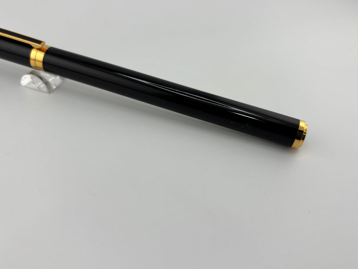 S.T. Dupont Black Laque de Chine Classique Fountain Pen - Fine 18kt Gold Nib