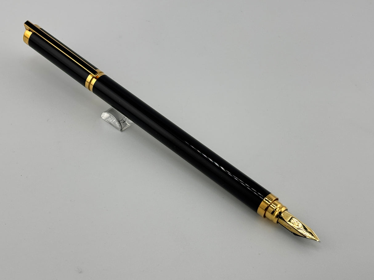 S.T. Dupont Black Laque de Chine Classique Fountain Pen - Fine 18kt Gold Nib