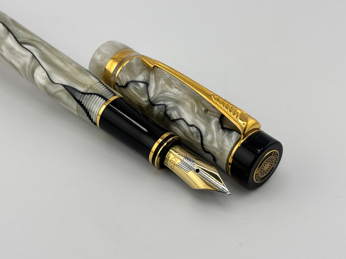 Parker Duofold International (Standard Size) Pearl & Black Fountain Pen - Fine 18kt Gold Nib