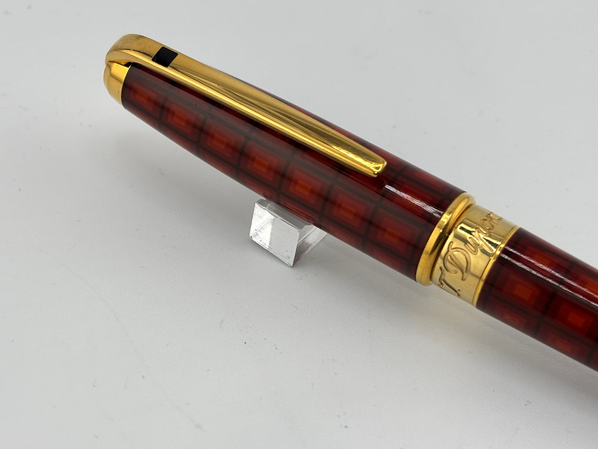 S.T. DuPont Olympio Vertigo Laque de Chine Fountain Pen - Medium 18kt Gold Nib