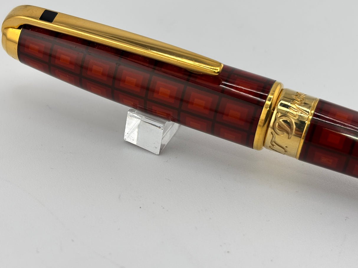 S.T. DuPont Olympio Vertigo Laque de Chine Fountain Pen - Medium 18kt Gold Nib