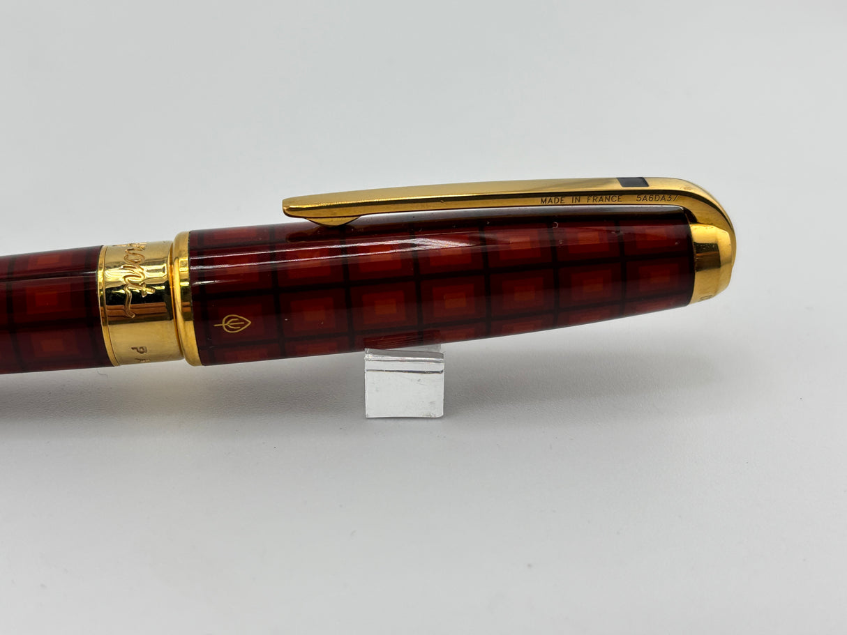 S.T. DuPont Olympio Vertigo Laque de Chine Fountain Pen - Medium 18kt Gold Nib