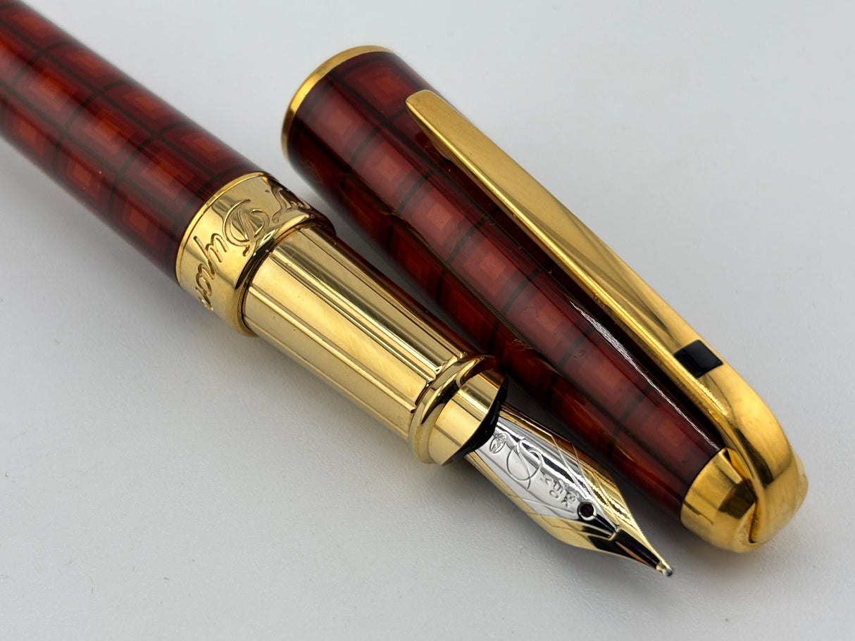 S.T. DuPont Olympio Vertigo Laque de Chine Fountain Pen - Medium 18kt Gold Nib