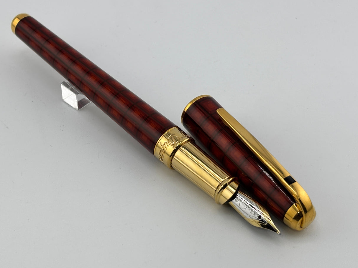 S.T. DuPont Olympio Vertigo Laque de Chine Fountain Pen - Medium 18kt Gold Nib