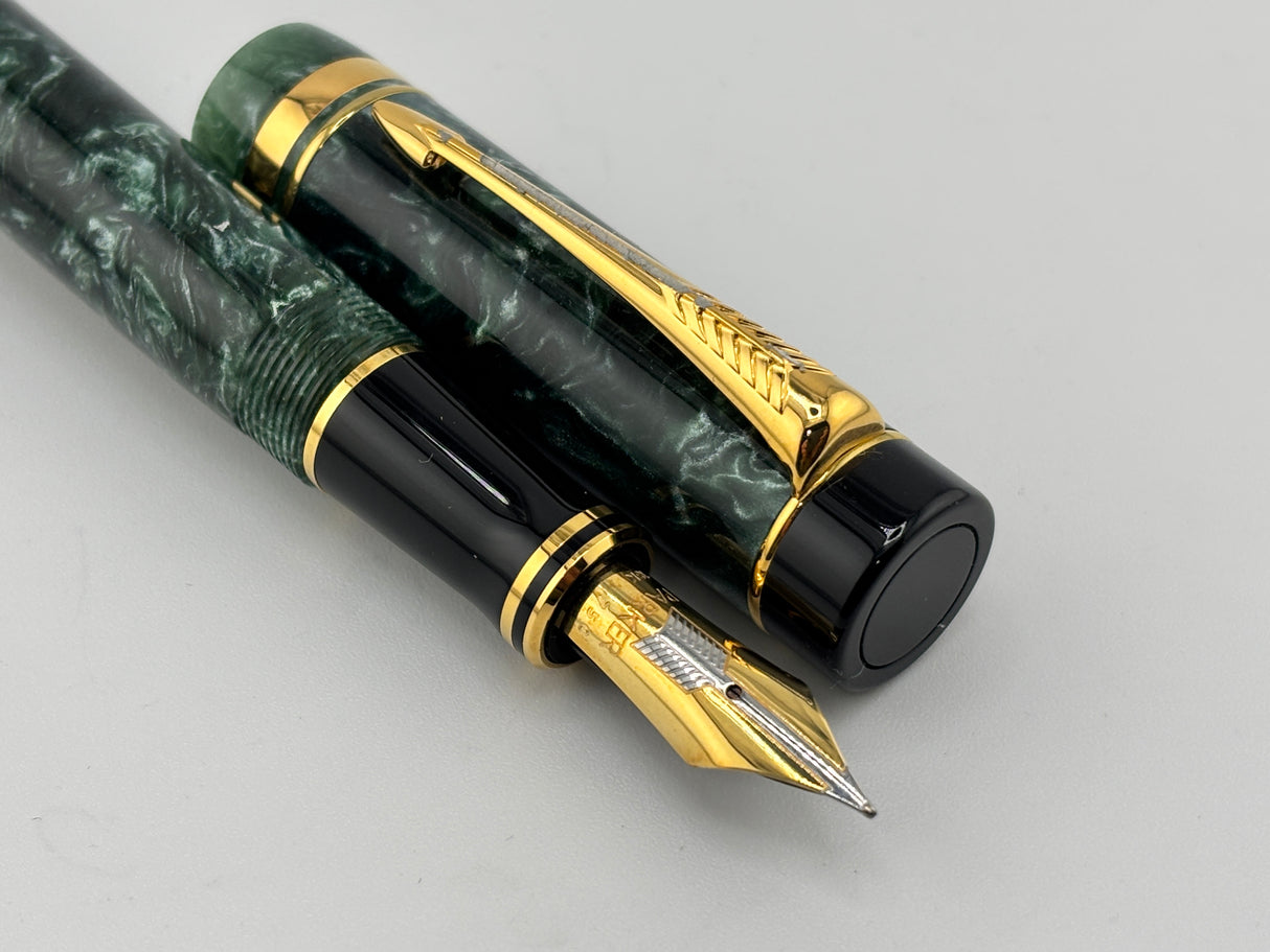 Parker Duofold Centennial Marbled Green Fountain Pen (Circa 1990) - Medium 18kt Gold Nib