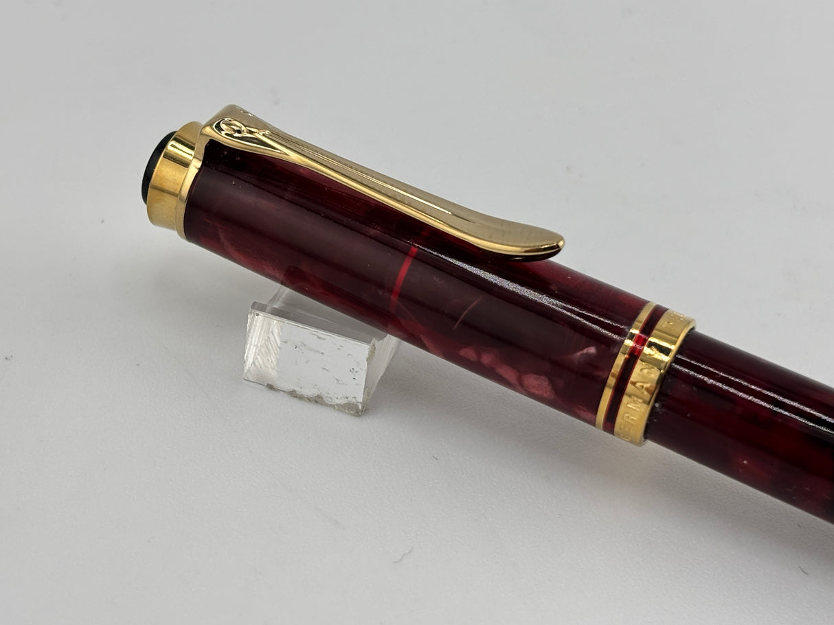 Pelikan M300 Marbled Burgundy Fountain Pen (Circa 2002) - Medium 14kt Gold Nib