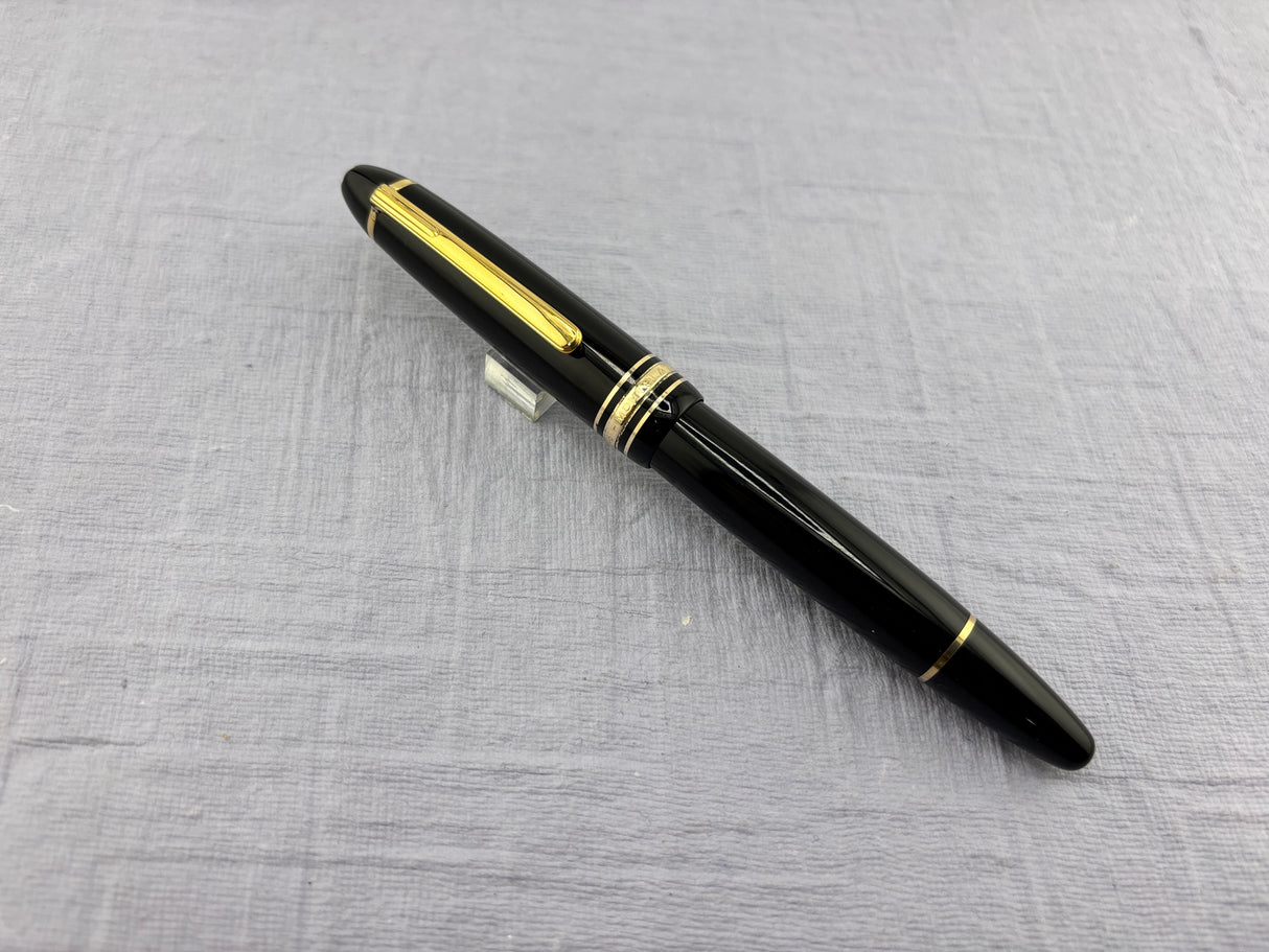 Montblanc 146 circa 1970 Excellent Medium Nib gold 14K585