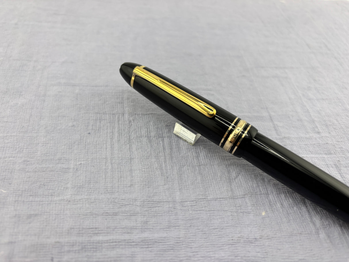 Montblanc 146 circa 1970 Excellent Medium Nib gold 14K585