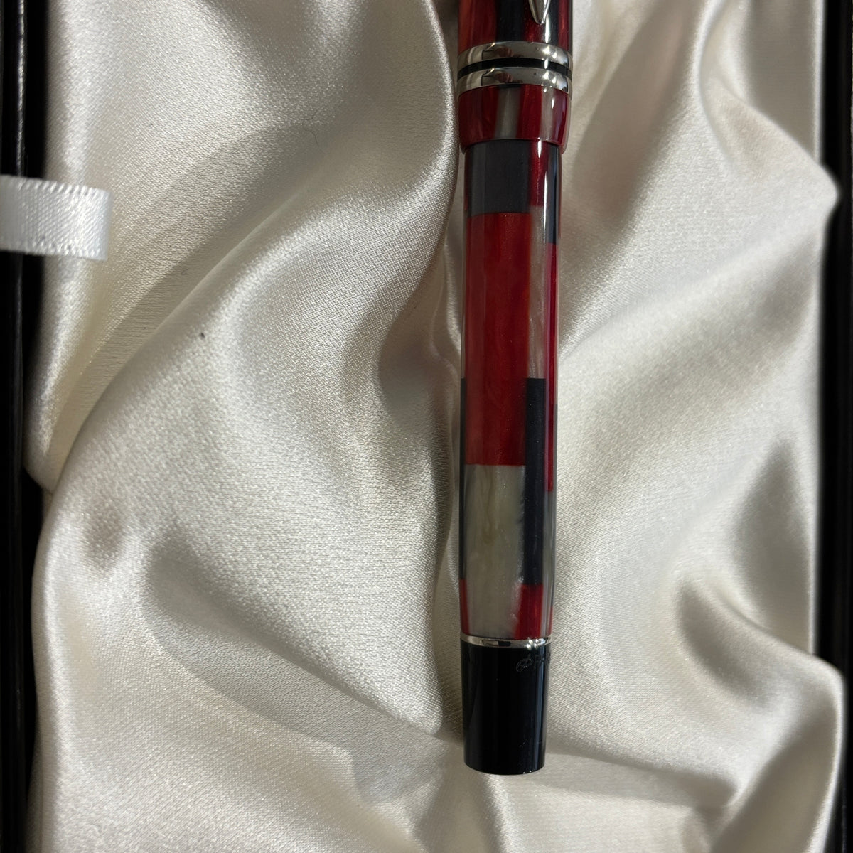 Parker Duofold International Mosaic Red Fountain Pen - Circa 2001