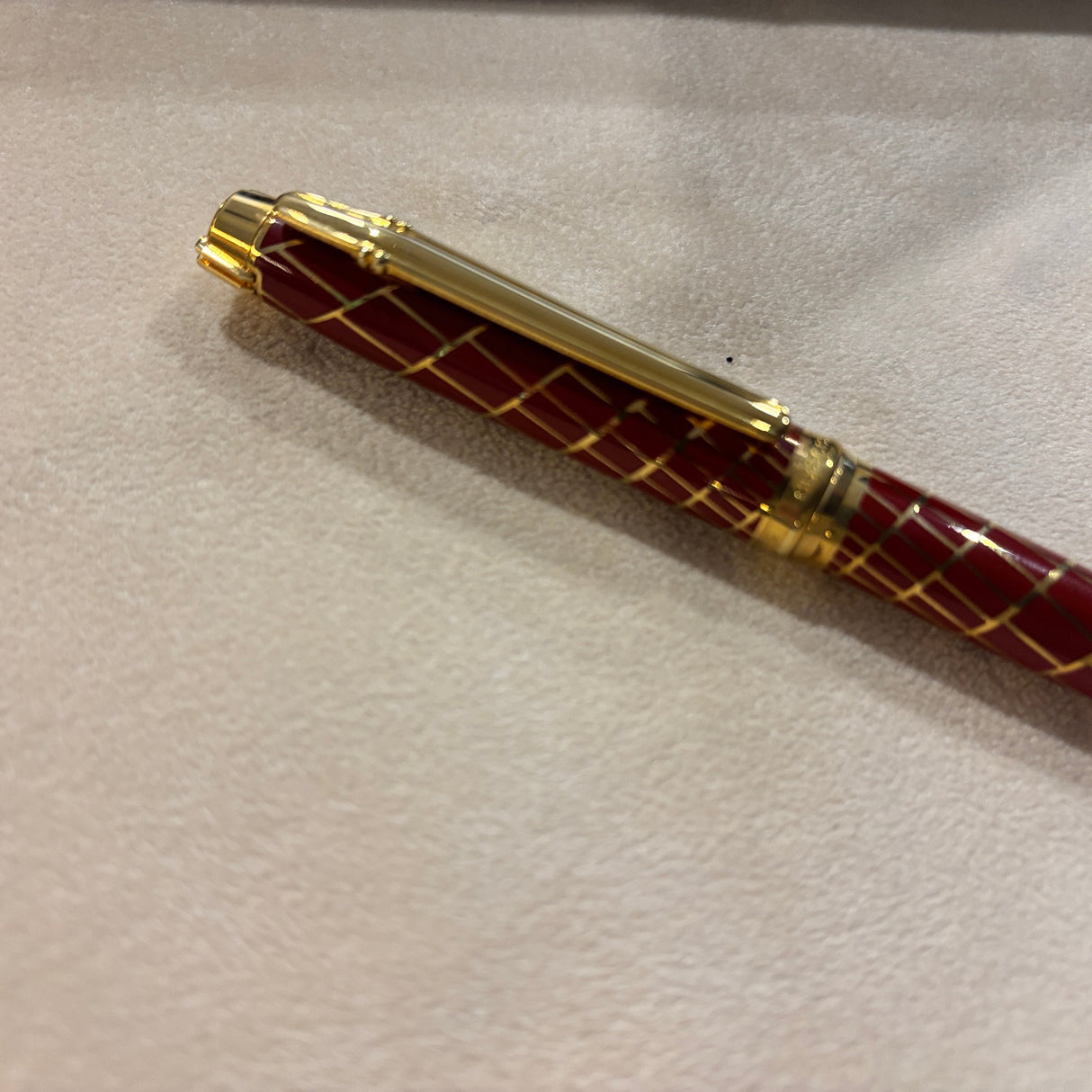 Elysee Chinese Lacquer Parthenon Trajan Rouge Fountain Pen - Fine 18kt Gold Nib