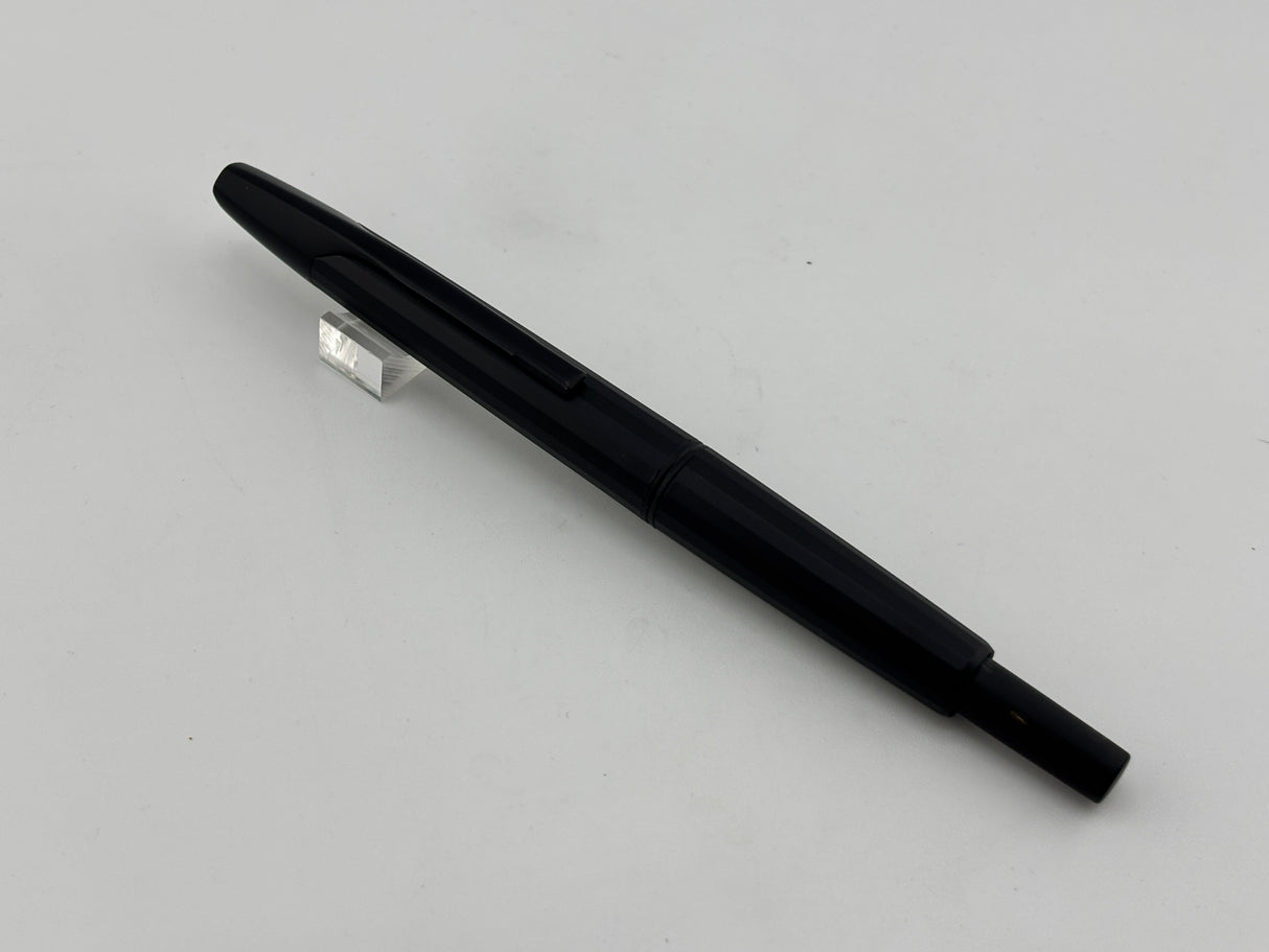 Pilot Namiki Black Matte Vanishing Point Fountain Pen - 1990s Style Multi-Facetted Body - Medium 14kt Gold Nib