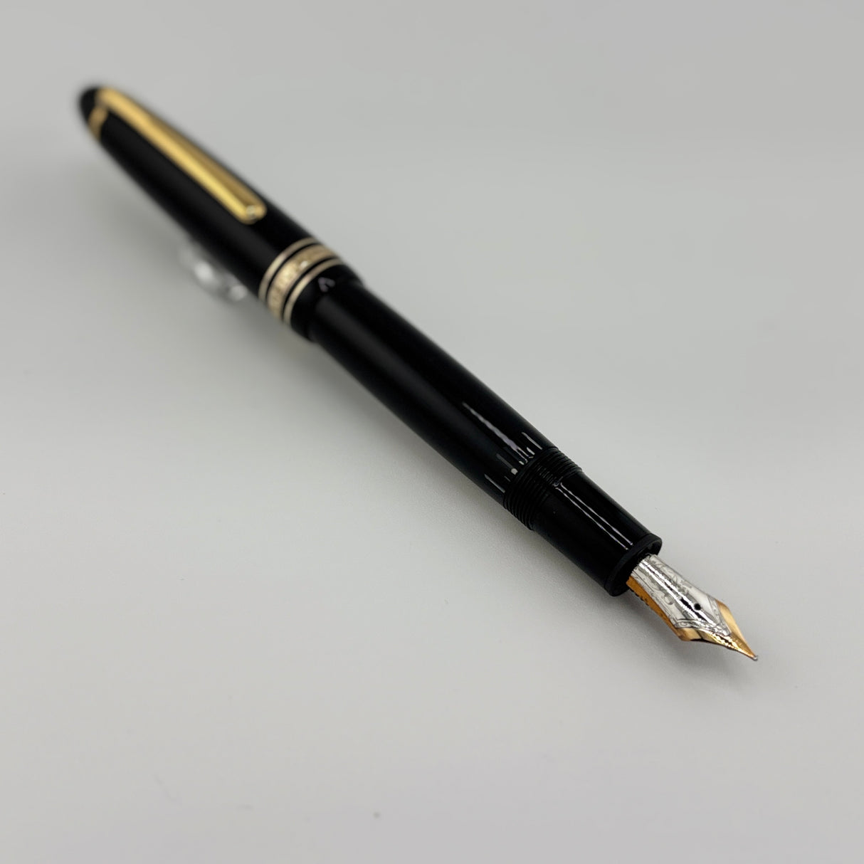 Montblanc Black Resin Meisterstuck #146 LeGrand Fountain Pen - Fine 14kt Gold Nib