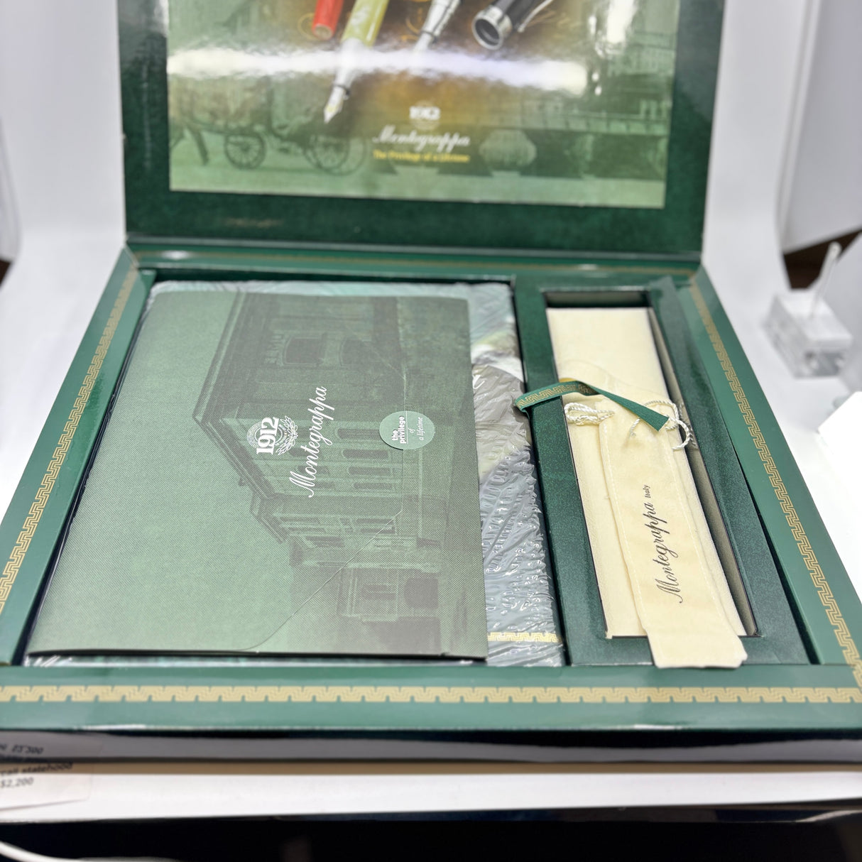 Montegrappa Historia Lustrous Red Marbled Celluloid Limited Edition Fountain Pen - Medium 18kt Gold Nib