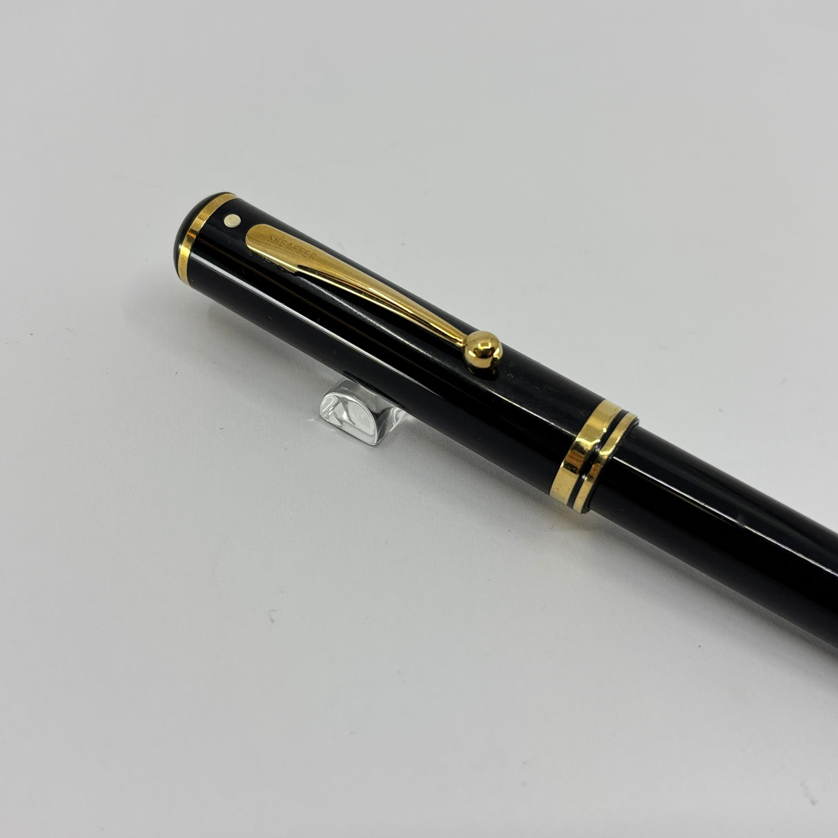 Sheaffer Connaisseur Black Fountain Pen - Fine 18kt Gold Nib