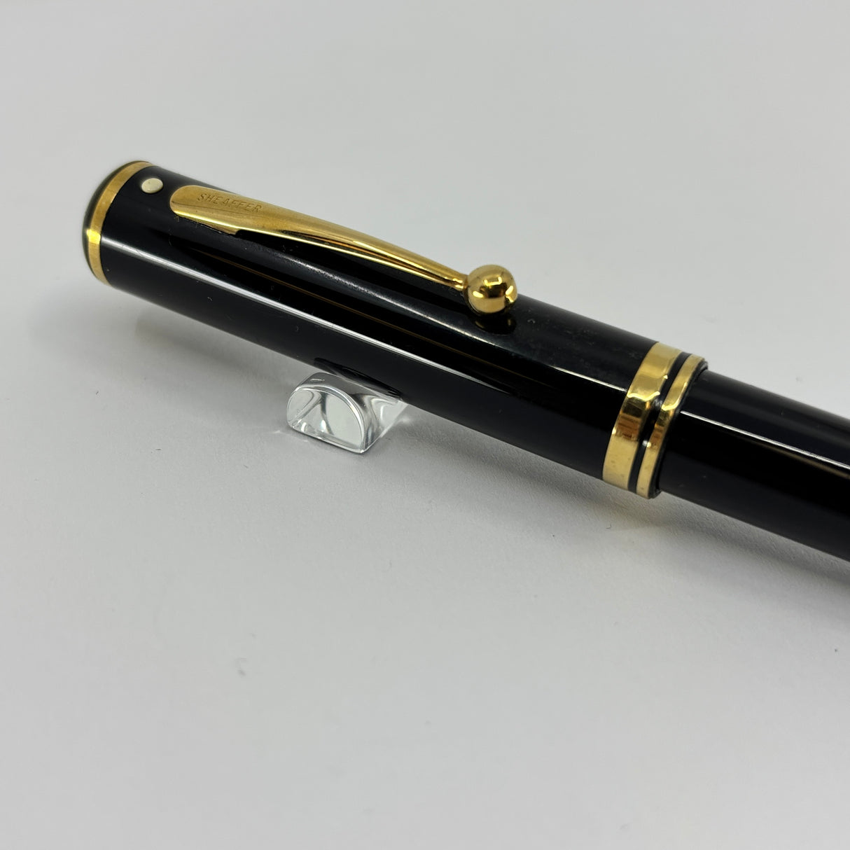 Sheaffer Connaisseur Black Fountain Pen - Fine 18kt Gold Nib