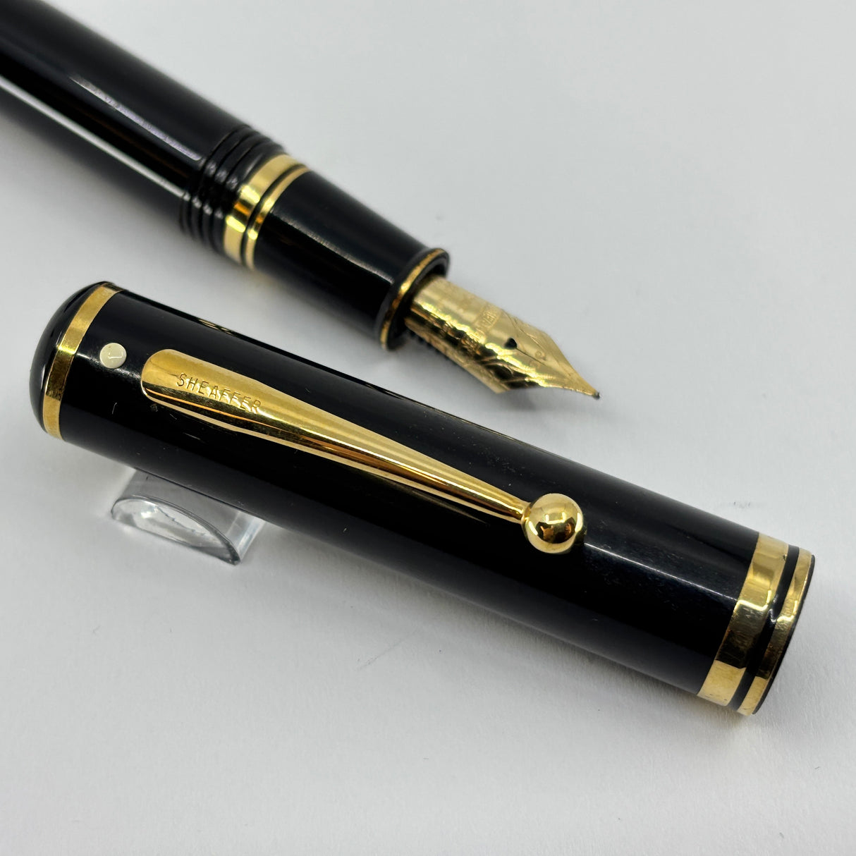 Sheaffer Connaisseur Black Fountain Pen - Fine 18kt Gold Nib