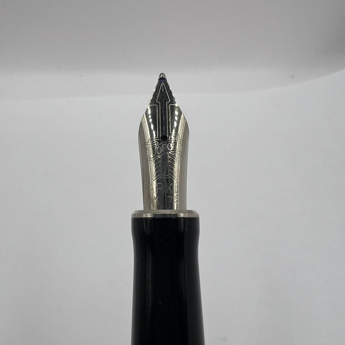 Parker Duofold Black Mosaic International Fountain Pen - Medium 18kt Gold Nib