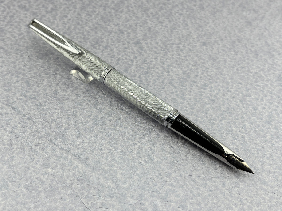 Waterman CF MOIRE Silver fill Pattern with FINE 18k nib- New converter included - Fountain Pen (Copy)
