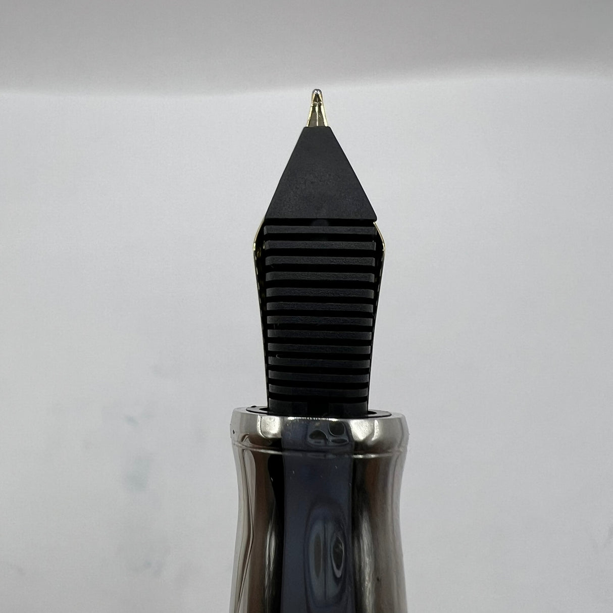 Otto Hutt 07 Design Sterling Silver Top-of-the-Line Fountain Pen - Large Fine Semi-Flex 18kt Gold Nib