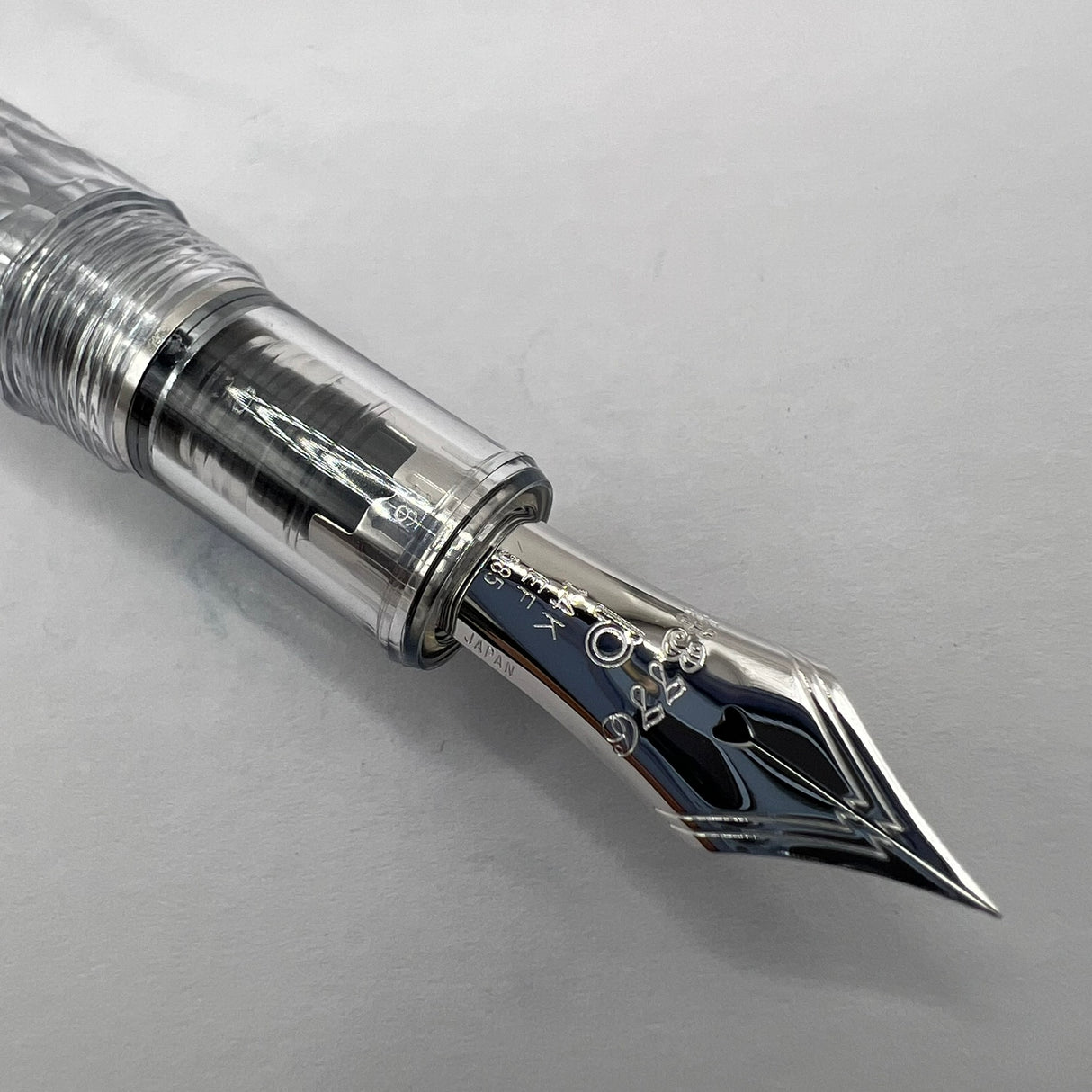 Platinum #3776 Century Fuji Unkei Fountain Pen - Kinu-Gumo (Limited Edition) - Extra Fine 14kt Gold Nib