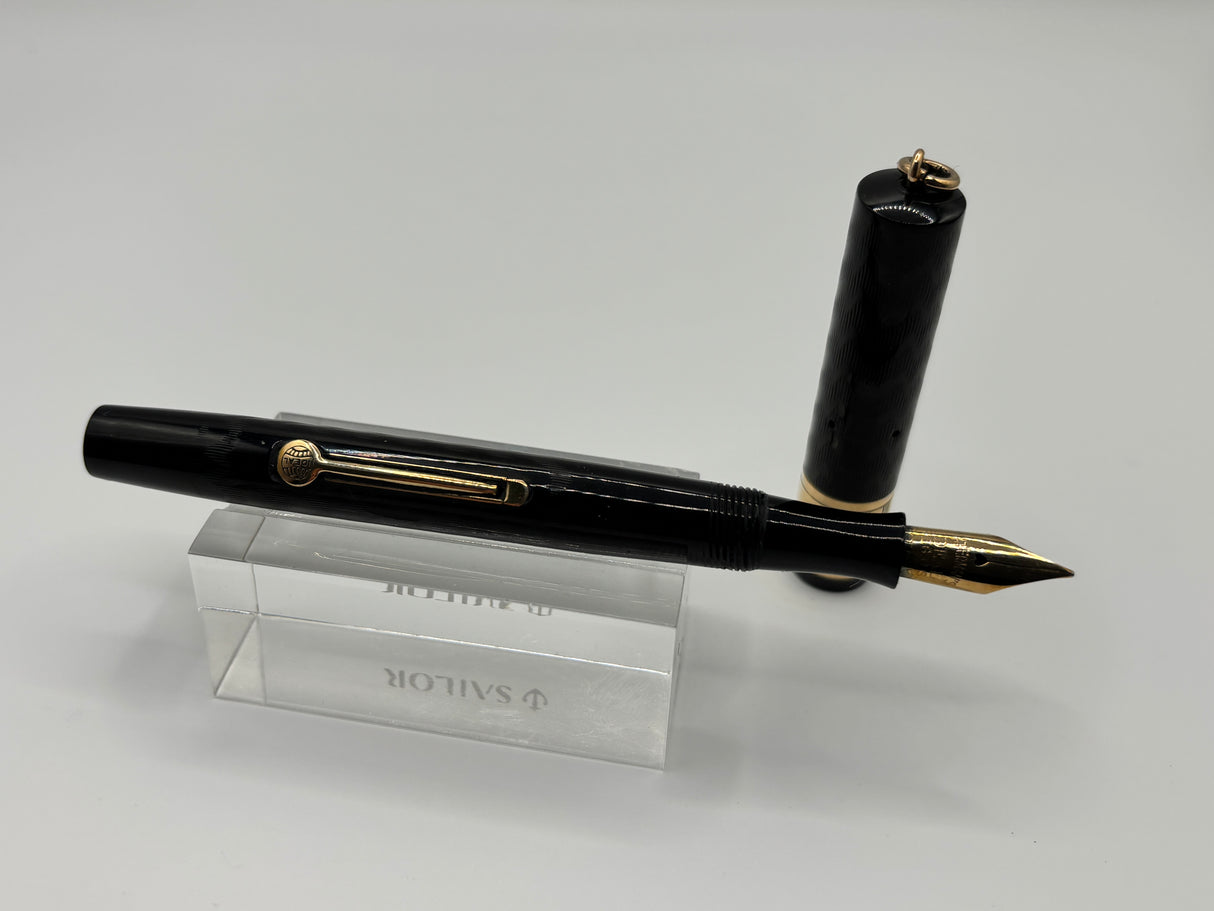 Waterman 52 1/2V Black chased Ring top Gold cap band - Fountain Pen