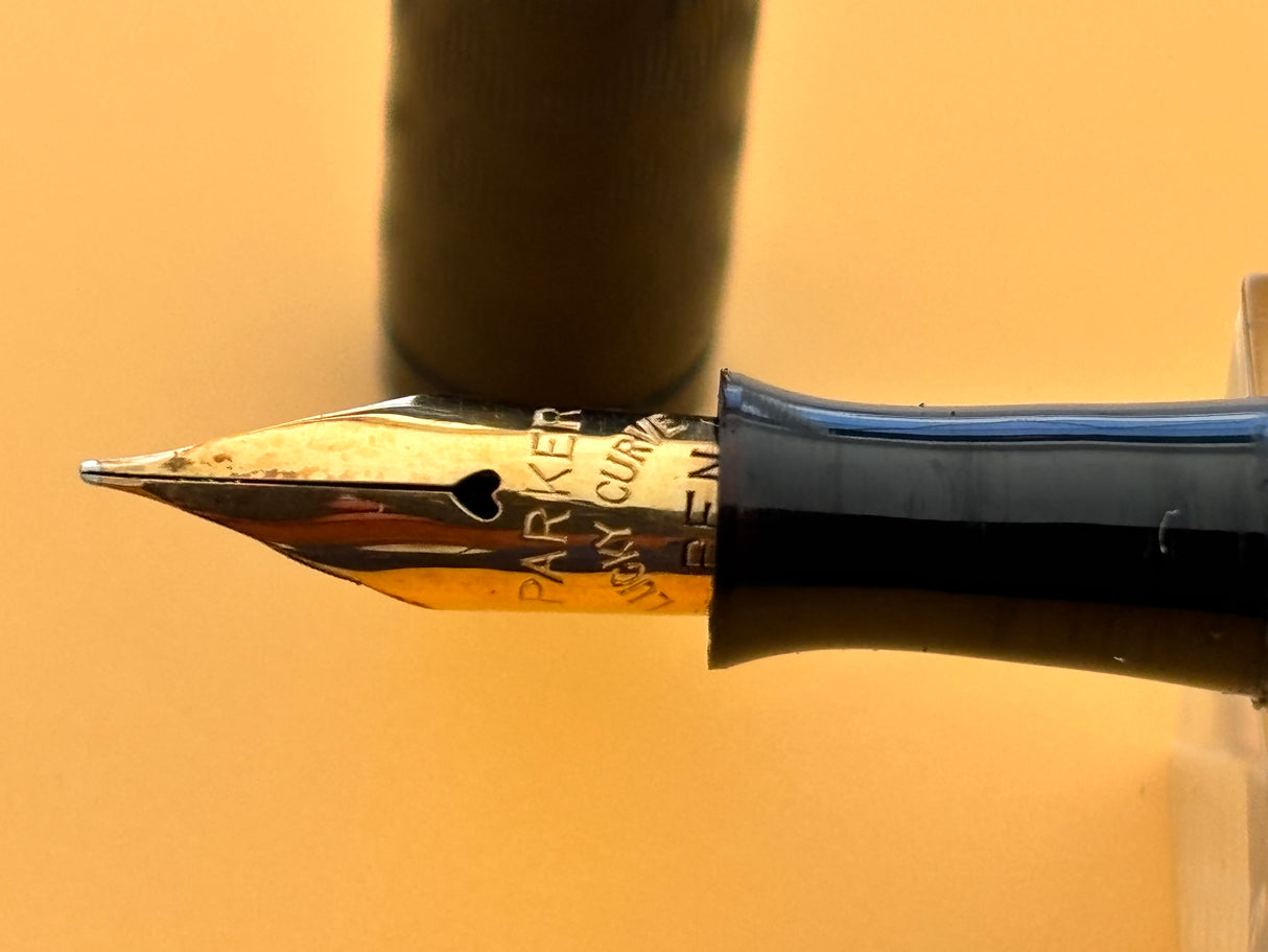 Waterman 52 1/2V Black chased Ring top - Fountain Pen