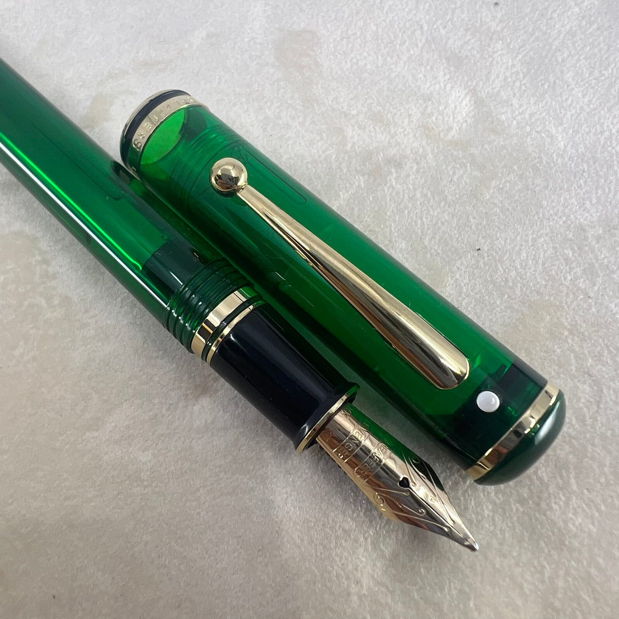 Sheaffer Connaisseur Aegean Green Transparent Fountain Pen - Broad 14kt Gold Nib