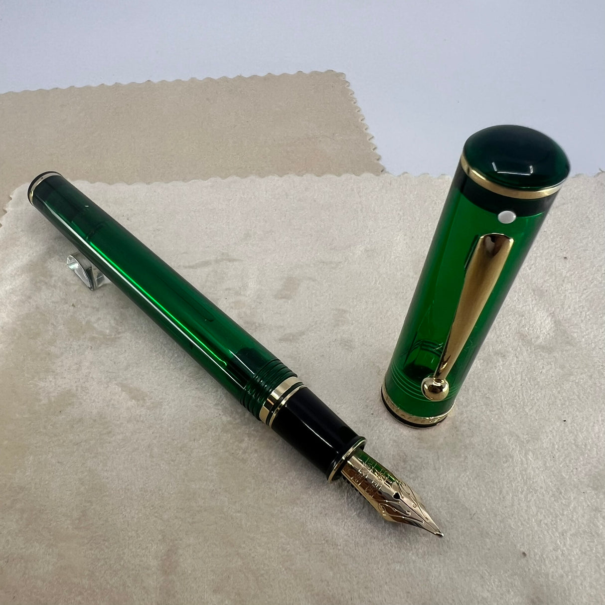 Sheaffer Connaisseur Aegean Green Transparent Fountain Pen - Broad 14kt Gold Nib