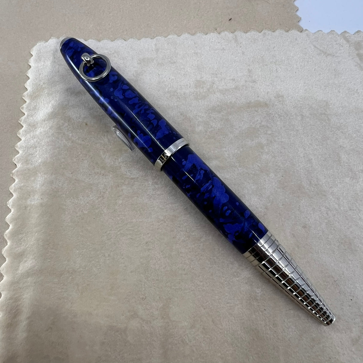 Montblanc Muses Elizabeth Taylor Special Edition Fountain Pen - Medium 14kt Gold Nib