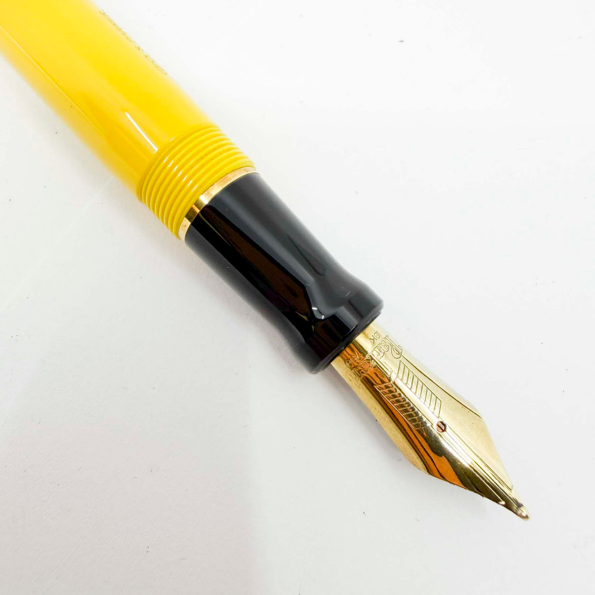 Parker Duofold Centennial Mandarin Yellow Limited Edition Fountain Pen - Medium 18kt Gold Nib