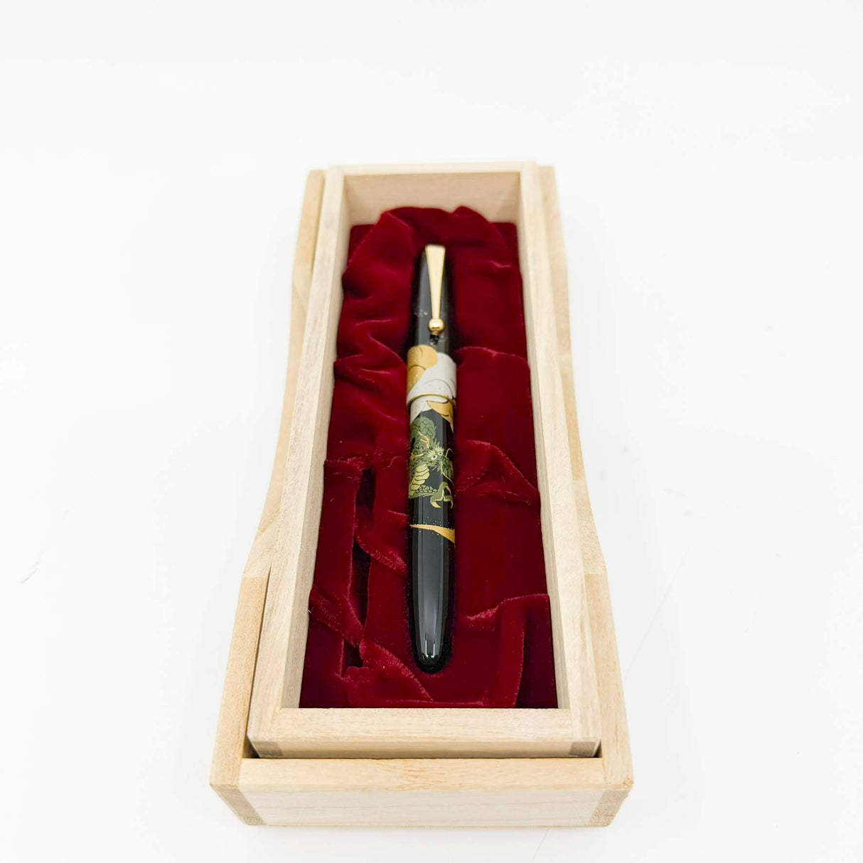 Namiki Nippon Art Dragon with Cumulus Fountain Pen - Medium 14kt Gold Nib