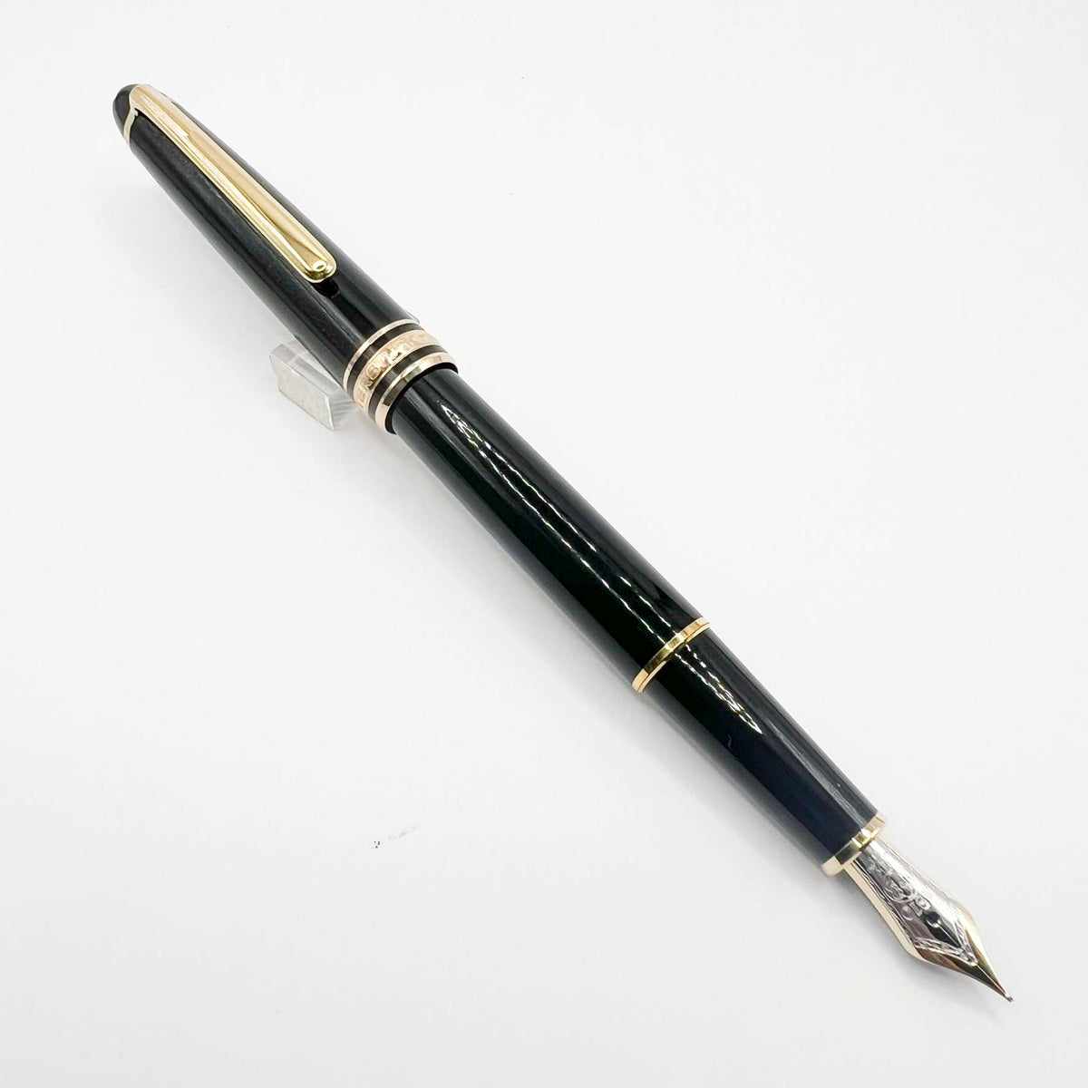 Montblanc Classique #144 Black Resin Fountain Pen - Fine 14kt Gold Nib