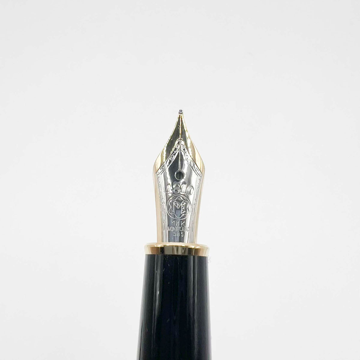 Montblanc Classique #144 Black Resin Fountain Pen - Fine 14kt Gold Nib