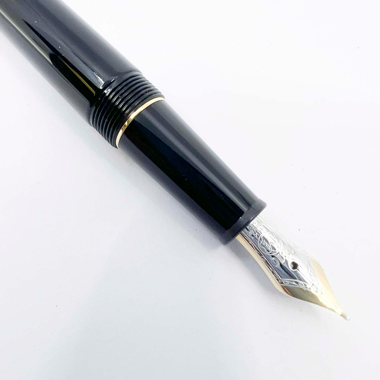 Montblanc Meisterstuck Black Resin #145 (Chopin) Classique Gold-Plated Trim Fountain Pen - Fine 14kt Kt Gold Nib