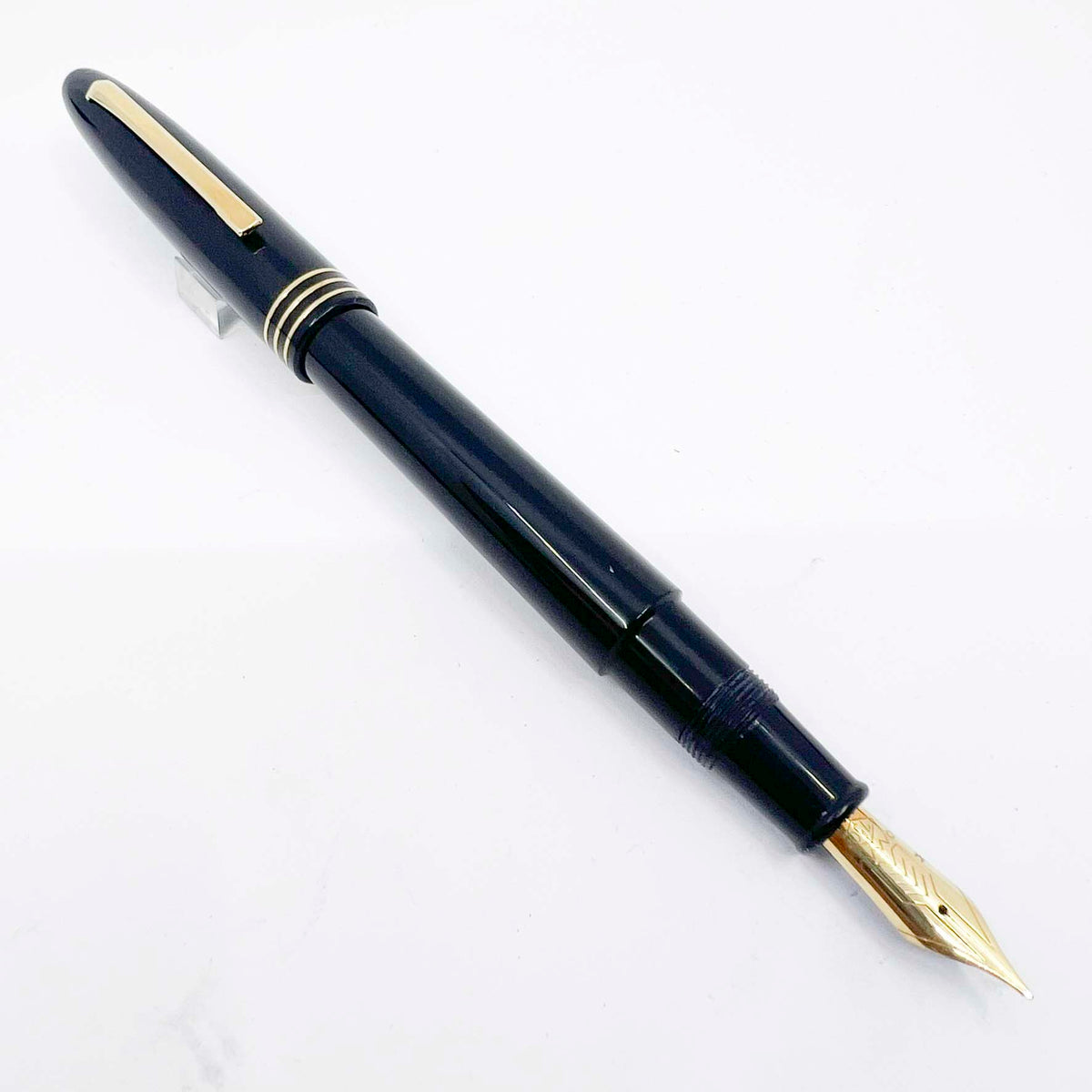 OMAS Ogiva Black Museum of Modern Art New York Fountain Pen - Semi-Flex Medium 18kt Gold Nib