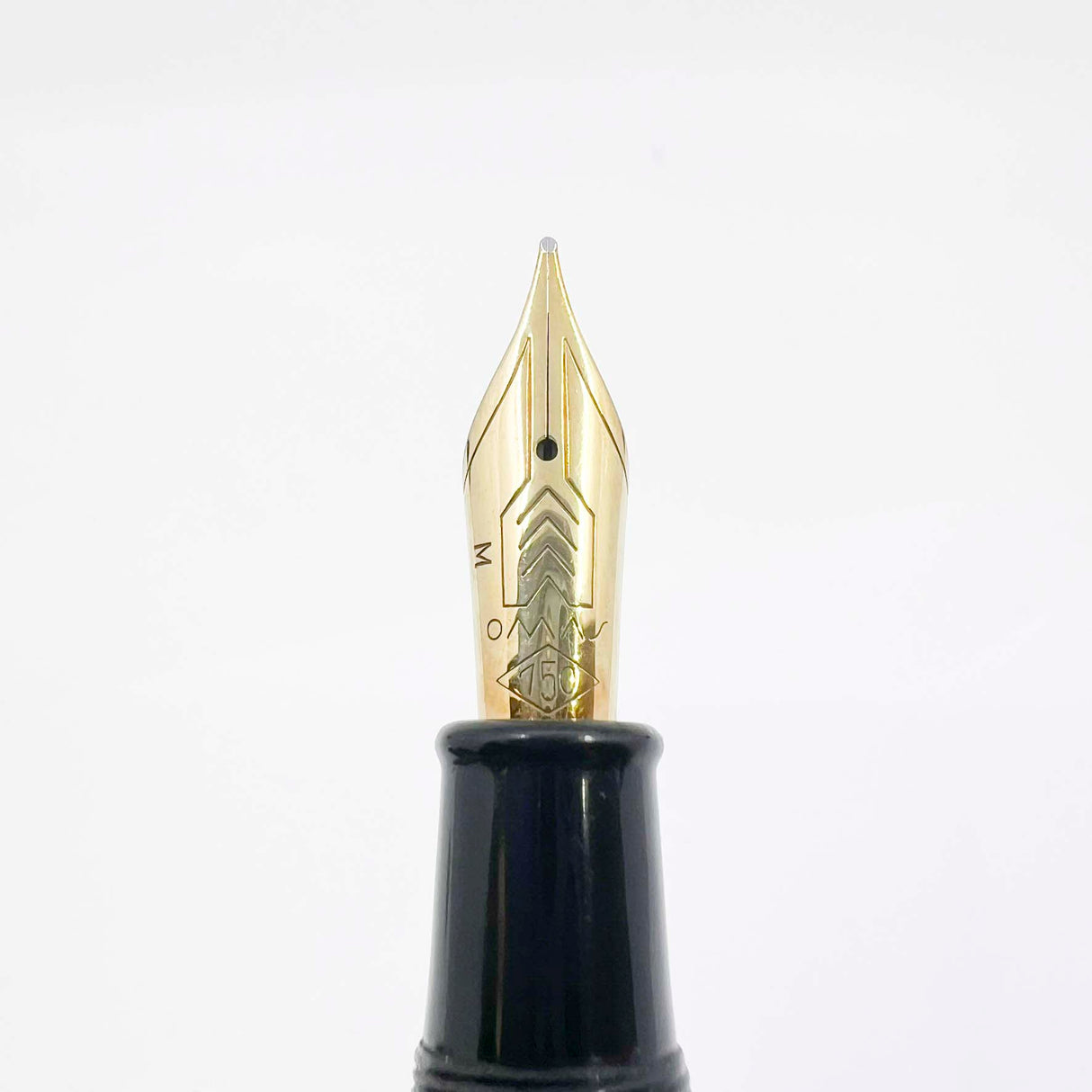 OMAS Ogiva Black Museum of Modern Art New York Fountain Pen - Semi-Flex Medium 18kt Gold Nib