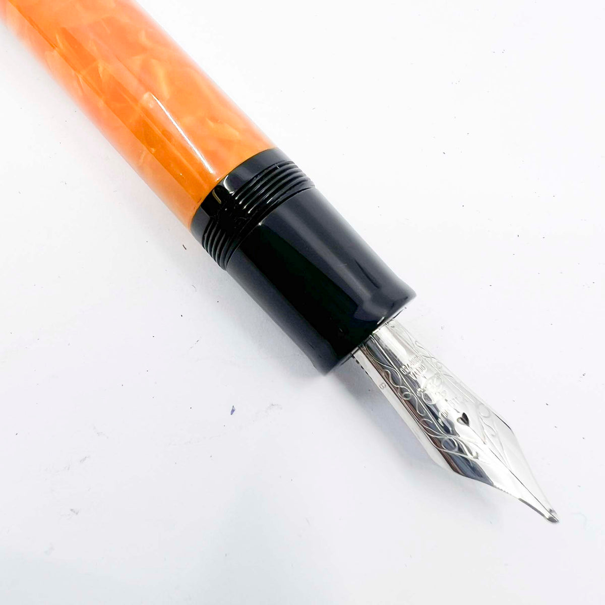 Delta Original DolceVita Mid-Size, .925 Sterling Silver Trim Fountain Pen - Broad 18kt Gold Nib