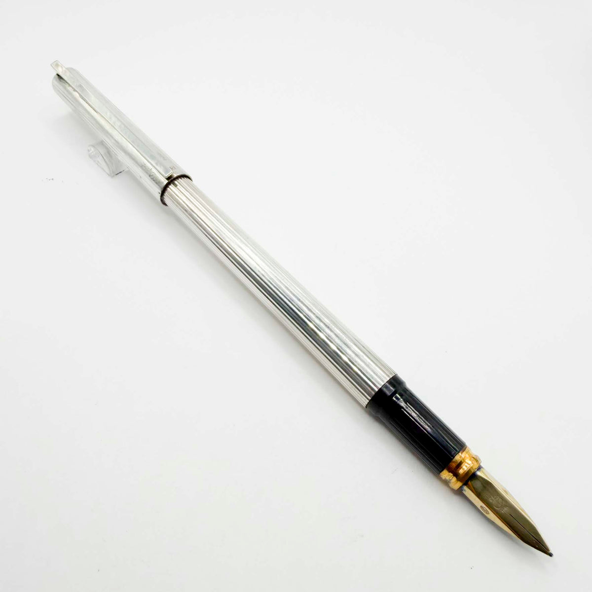 S.T. Dupont Classic Fluted Silver Plated Fountain Pen - Medium 18kt Gold Nib