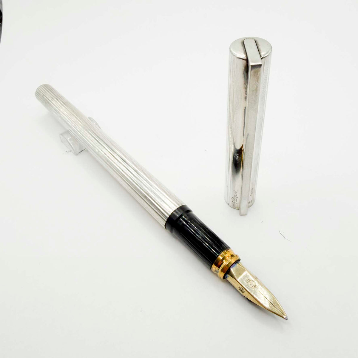 S.T. Dupont Classic Fluted Silver Plated Fountain Pen - Medium 18kt Gold Nib