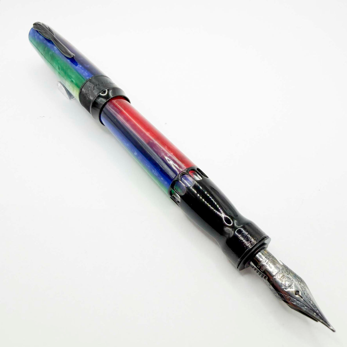 Pineider Arco Stilo Rainbow Fountain Pen Limited Edition La Grande Belezza - Fine 14kt Gold Quill Nib