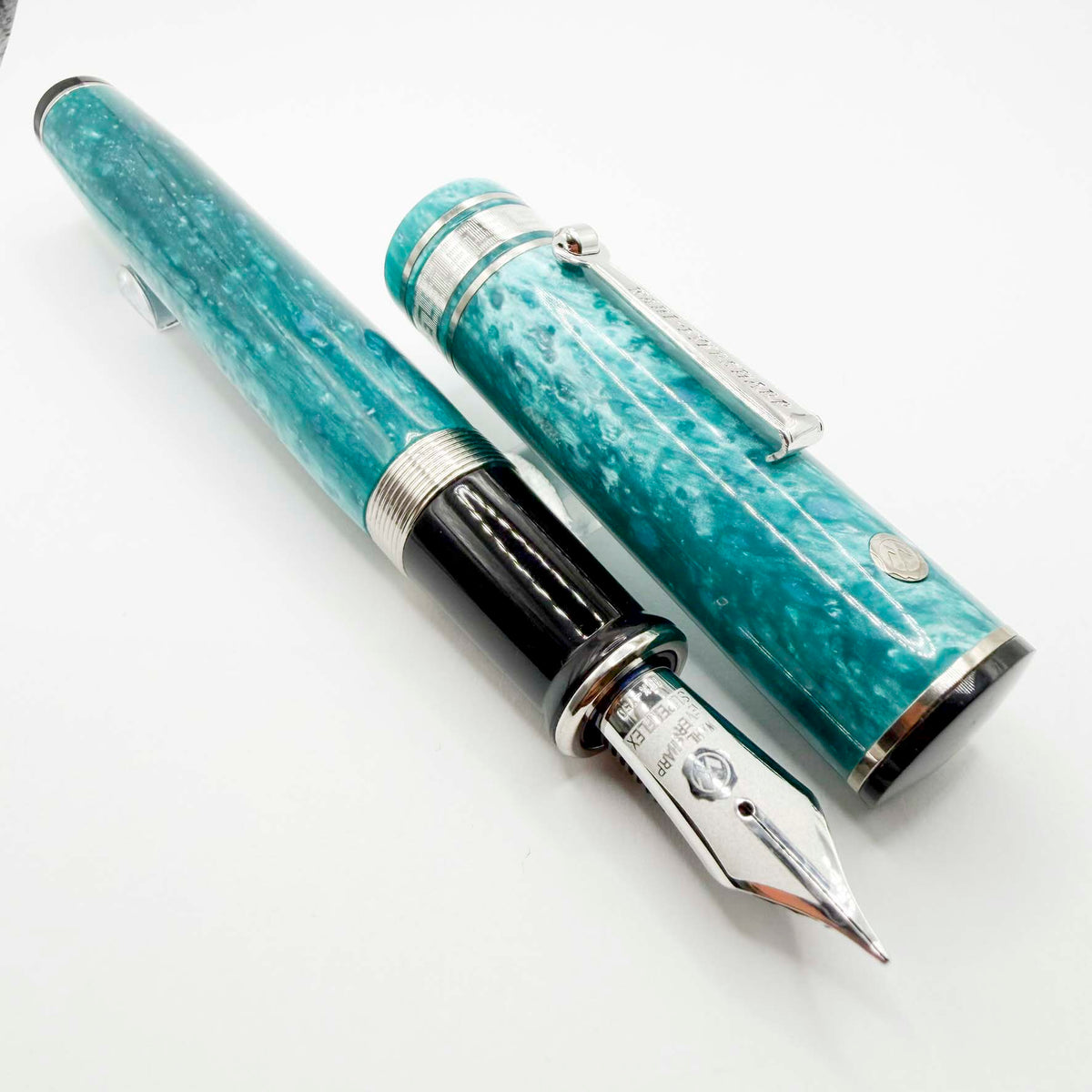 Wahl Eversharp Lustrous Marbleized Turquoise Decoband Oversized Fountain Pen - Superflex Medium #8 Size 1kt Gold Nib